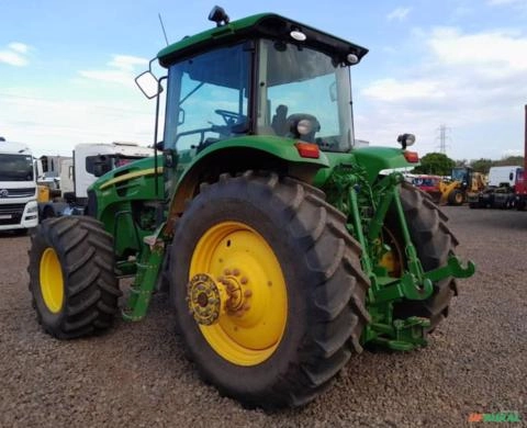 Imagem Trator John Deere 7230J ano 2022, 4x4, com 1.305 horas Imagem Trator John Deere 7230J ano 2022, 4x4, com 1.305 horas