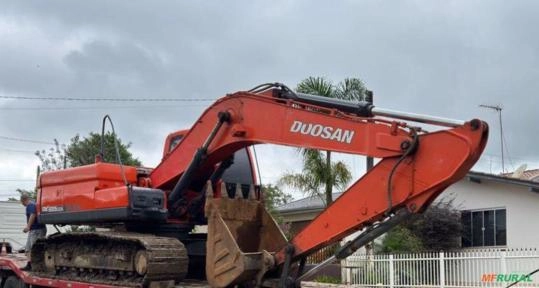 Imagem Escavadeira Doosan DX225 LCA ano 2015 com 17.000 horas Imagem Escavadeira Doosan DX225 LCA ano 2015 com 17.000 horas