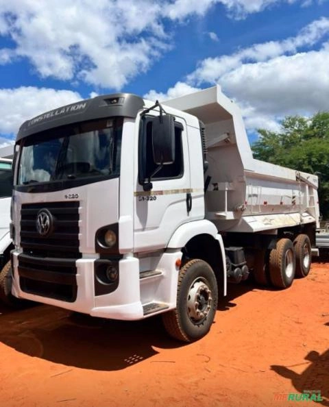 Caminhão Volkswagen VW 31-320 ano 2011, 6x4, com caçamba meia cana de 14 ㎥, 243.000 Km Imagem Caminhão Volkswagen VW 31-320 ano 2011, 6x4, com caçamba meia cana de 14 ㎥, 243.000 Km