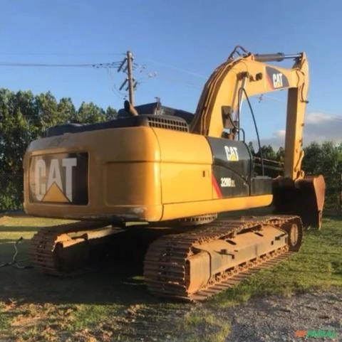 Escavadeira Caterpillar 320 D2L ano 2014 com 7800 horas Imagem Escavadeira Caterpillar 320 D2L ano 2014 com 7800 horas