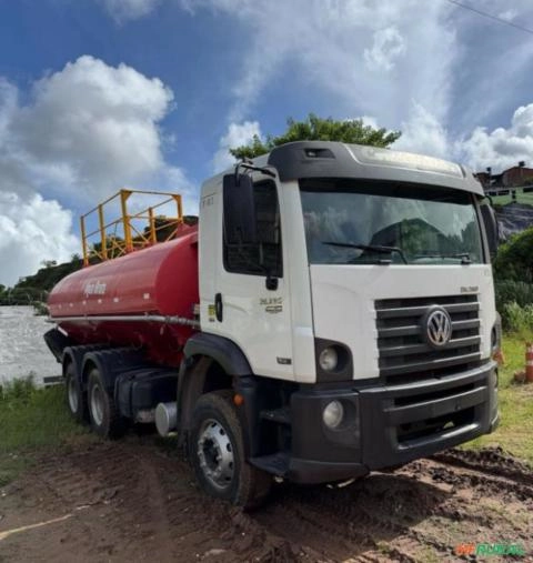 Caminhão Volkswagen VW 26-280 ano 2014, 6x4, com tanque Pipa Gascom de 16.000 litros completo Imagem Caminhão Volkswagen VW 26-280 ano 2014, 6x4, com tanque Pipa Gascom de 16.000 litros completo