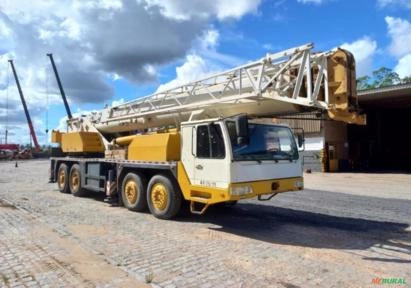 Caminhão Guindaste Zoomlion ZMC75 ano 2013 Imagem Caminhão Guindaste Zoomlion ZMC75 ano 2013