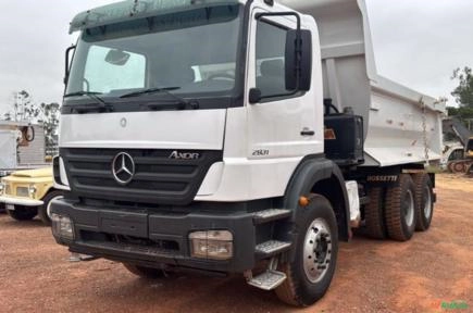 Caminhão Mercedes Benz MB 2831 ano 2011, 6x4, com caçamba Rossetti meia cana de 14 ㎥ Imagem Caminhão Mercedes Benz MB 2831 ano 2011, 6x4, com caçamba Rossetti meia cana de 14 ㎥