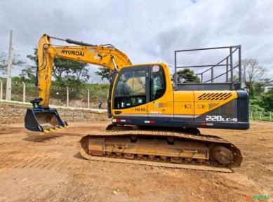 Escavadeira Hyundai 220 LC-9 ano 2018 com 7.500 horas Imagem Escavadeira Hyundai 220 LC-9 ano 2018 com 7.500 horas