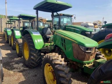 Trator John Deere 5080E ano 2021 com 9.300 horas Imagem Trator John Deere 5080E ano 2021 com 9.300 horas