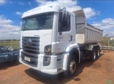 Caminhão Volkswagen VW 26-260 ano 2012, 6x4, com caçamba Rossetti de 12 ㎥, 290.000 Km Imagem Caminhão Volkswagen VW 26-260 ano 2012, 6x4, com caçamba Rossetti de 12 ㎥, 290.000 Km