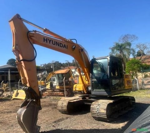 Escavadeira Hyundai 140 LC-7 ano 2010 com 19.700 horas Imagem Escavadeira Hyundai 140 LC-7 ano 2010 com 19.700 horas