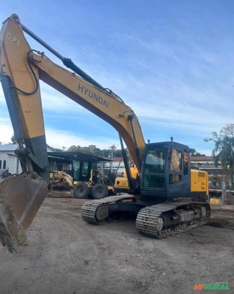 Escavadeira Hyundai 210 LC-7 ano 2010 com 8.500 horas Imagem Escavadeira Hyundai 210 LC-7 ano 2010 com 8.500 horas