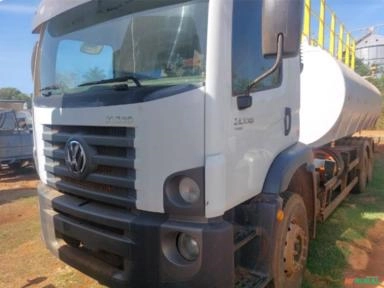 Caminhão Volkswagen VW 31.330 ano 2021, 6x4, com Tanque Pipa de 20.000 litros Imagem Caminhão Volkswagen VW 31.330 ano 2021, 6x4, com Tanque Pipa de 20.000 litros