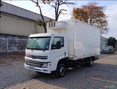 Caminhão Volkswagen VW 11.180 ano 2023 com Baú Frigorífico e 65.000 Km Imagem Caminhão Volkswagen VW 11.180 ano 2023 com Baú Frigorífico e 65.000 Km