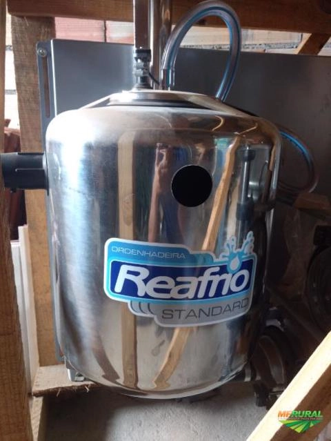 Ordenhadeira RealFrio 8 conjuntos nunca usada. Imagem Ordenhadeira RealFrio 8 conjuntos nunca usada.