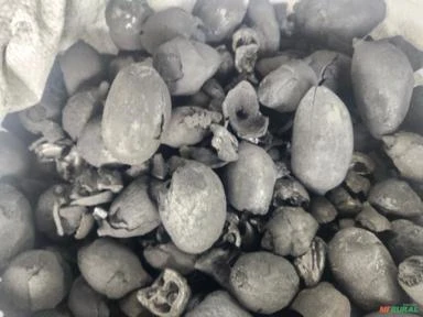 Carvão de Coco de Babaçu.