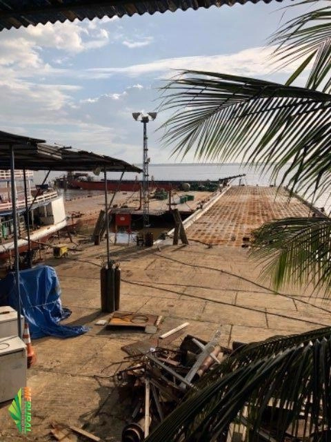 Compro balsa sucata ou navio de carga Imagem Compro balsa sucata ou navio de carga