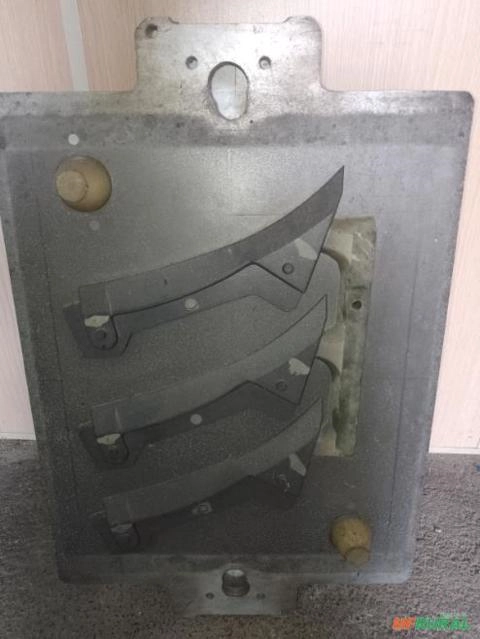 Vendo placas de fundição linha Peças Agrícolas plantadeira, escarificadores Imagem Vendo placas de fundição linha Peças Agrícolas plantadeira, escarificadores