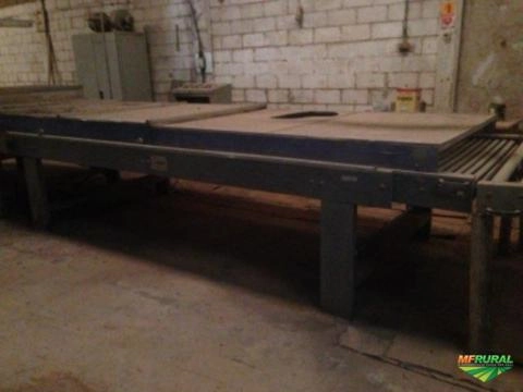 Imagem Máquina para fábrica de móveis Imagem Máquina para fábrica de móveis