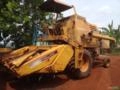 Colheitadeira New Holland TC 5050 com plataforma de soja e milho Imagem Colheitadeira New Holland TC 5050 com plataforma de soja e milho