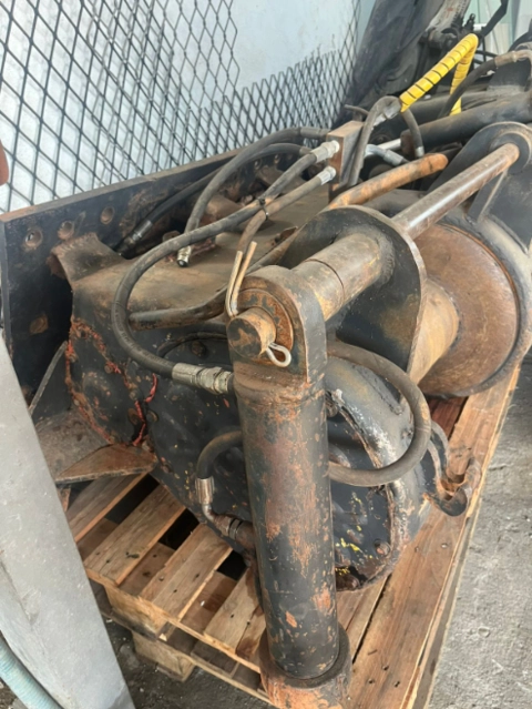 Imagem TANQUE PIPA 20.000 LTS COM KIT COMBATE A INCENDIO E BOMBA DE SUCÇÃO Imagem TANQUE PIPA 20.000 LTS COM KIT COMBATE A INCENDIO E BOMBA DE SUCÇÃO