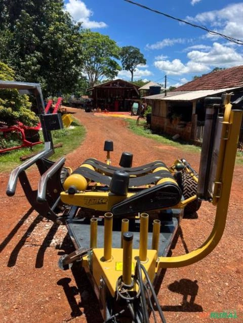 Imagem Empacotador de Fardos Cilíndricos Tanco Automático  A100 Imagem Empacotador de Fardos Cilíndricos Tanco Automático  A100