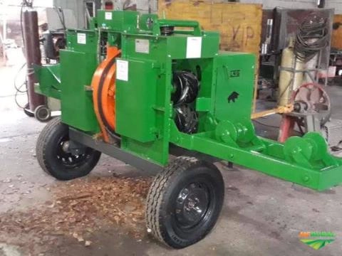 DESCASCADOR DE PINUS E EUCALIPTO Imagem DESCASCADOR DE PINUS E EUCALIPTO