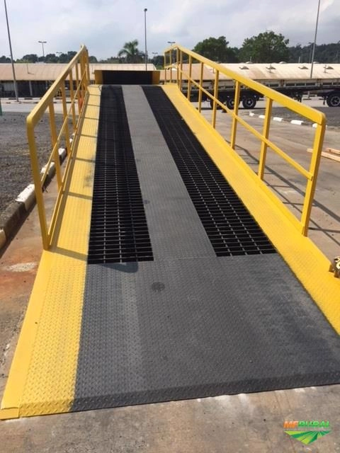 Rampa Rebocável para Empilhadeira com Niveladora de Doca Imagem Rampa Rebocável para Empilhadeira com Niveladora de Doca