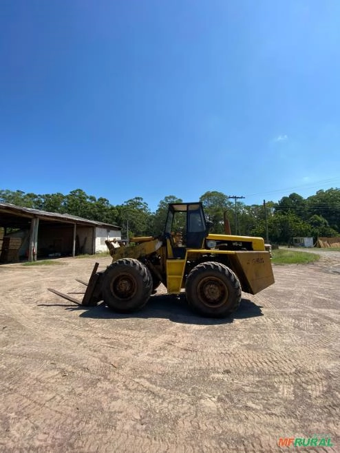 PÁ CARREGADEIRA CLARK MICHIGAN 75 III Imagem PÁ CARREGADEIRA CLARK MICHIGAN 75 III