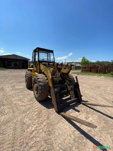 Imagem PÁ CARREGADEIRA CLARK MICHIGAN 75 III Imagem PÁ CARREGADEIRA CLARK MICHIGAN 75 III