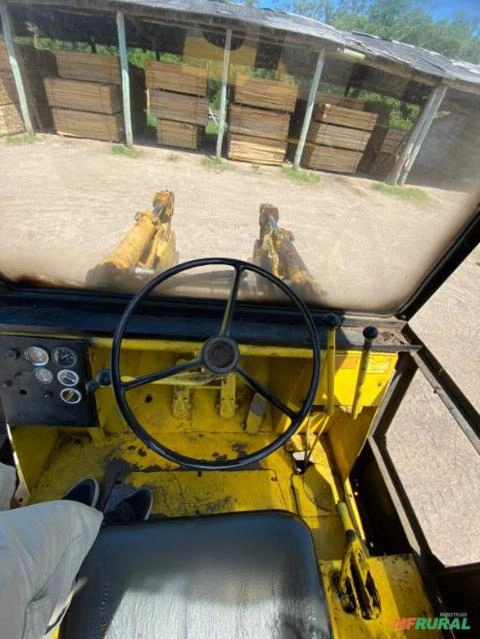 Imagem PÁ CARREGADEIRA CLARK MICHIGAN 75 III Imagem PÁ CARREGADEIRA CLARK MICHIGAN 75 III