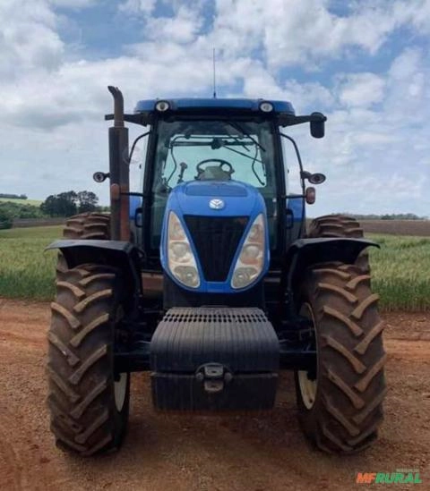 TRATOR NEW HOLLAND NEW T7 245 cabinado tracão 4x4 pneus rodado duplo ano 2013 Imagem TRATOR NEW HOLLAND NEW T7 245 cabinado tracão 4x4 pneus rodado duplo ano 2013