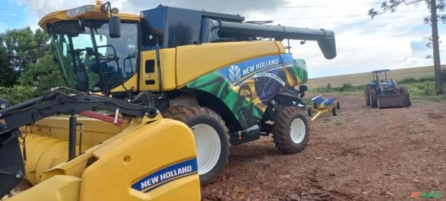 Colheitadeira CR 5.85 New Holland plataforma 30 pés ano 2019 com 2000 horas cod 1883 aceito troca Imagem Colheitadeira CR 5.85 New Holland plataforma 30 pés ano 2019 com 2000 horas cod 1883 aceito troca