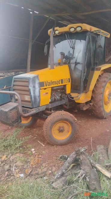 Trator Valmet 880 – Potência e Robustez no Campo Imagem Trator Valmet 880 – Potência e Robustez no Campo