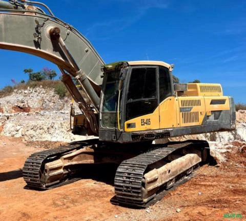 ESCAVADEIRA JCB JS220 Imagem ESCAVADEIRA JCB JS220