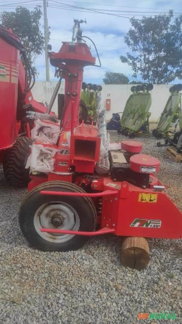 Imagem COLHEDORA AREA TOTAL NOGUEIRA Imagem COLHEDORA AREA TOTAL NOGUEIRA