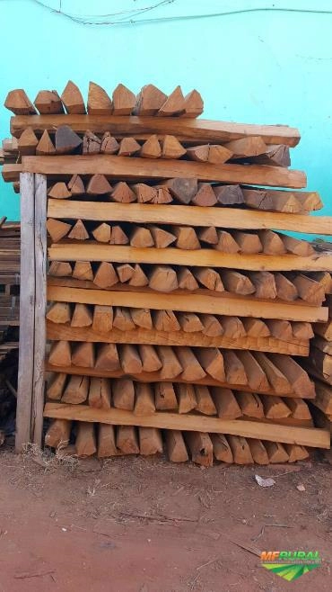 Lascas de Itaúba e palanque de itauba Imagem Lascas de Itaúba e palanque de itauba