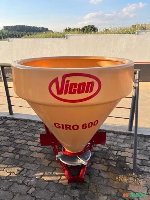 Adubadeira Vicon Giro 600 Nova