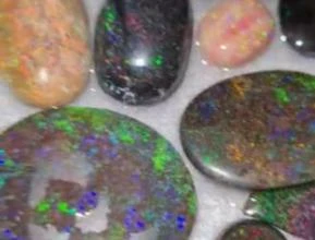 Vendemos pedras Opalas lapidadas estilo cabochao e brutas