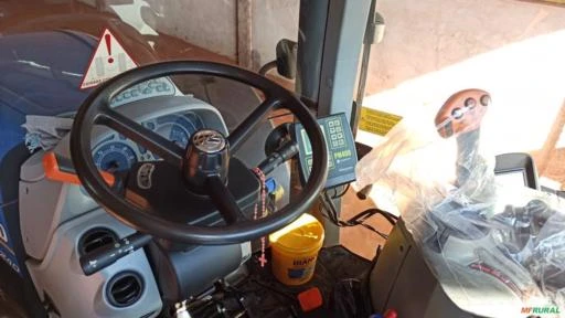 Imagem Trator New Holland T7.240 4x4 ano 14 Imagem Trator New Holland T7.240 4x4 ano 14