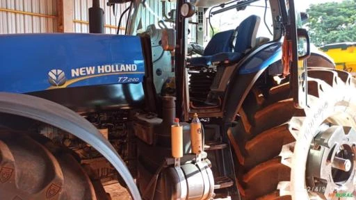 Trator New Holland T7.240 4x4 ano 14