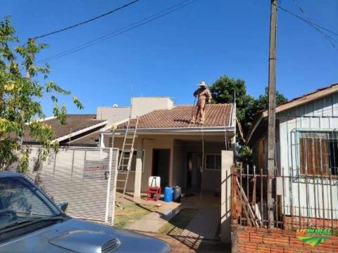 Máquina para aplicar produtos pulverização - Produtos par limpeza em telhado Imagem Máquina para aplicar produtos pulverização - Produtos par limpeza em telhado