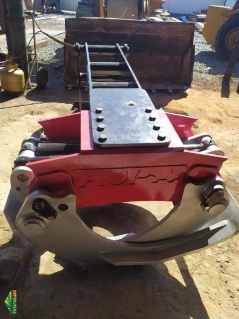 Garra .80 para encher forno de lenha. Imagem Garra .80 para encher forno de lenha.