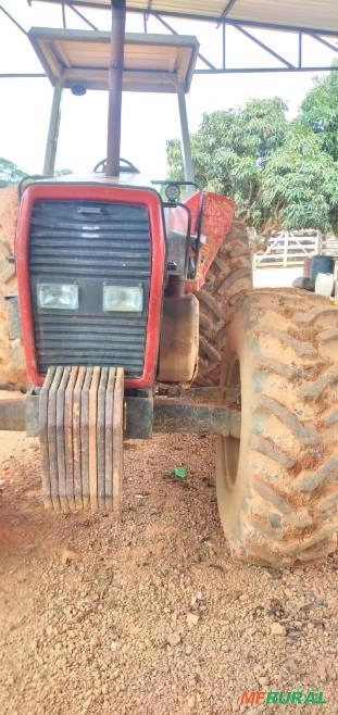 Trator Massey Ferguson 680 4x4 ano 06 Imagem Trator Massey Ferguson 680 4x4 ano 06