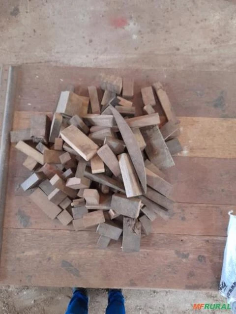 Retalhos de madeira