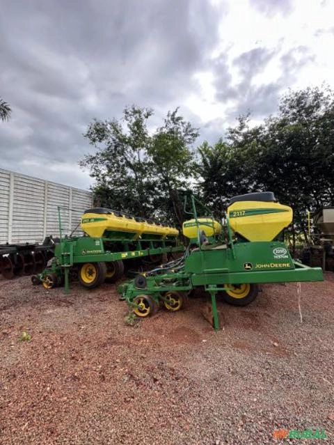 PLANTADEIRA JOHN DEERE 2113 E 2117 VACUO 2014 Imagem PLANTADEIRA JOHN DEERE 2113 E 2117 VACUO 2014