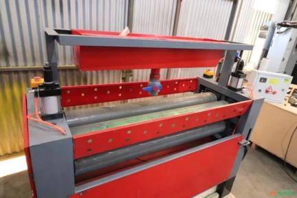 Imagem Passadeira de cola 4 pés 130mm 3 rolos pneumática nova pronta entrega Imagem Passadeira de cola 4 pés 130mm 3 rolos pneumática nova pronta entrega