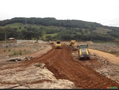 Execução de serviços de terraplanagem, desmonte de rocha e limpeza de túneis