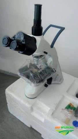 Microscópio LED Trinocular com bateria interna