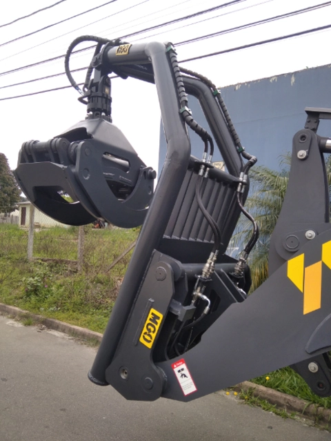 CARREGADOR FRONTAL (PINHA) Imagem CARREGADOR FRONTAL (PINHA)