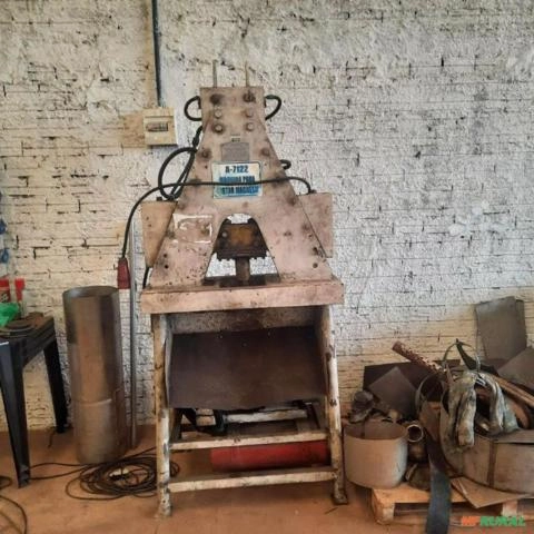 Prensa hidráulica Fab. Meganeses, modelo UI, capacidade 8 Ton, motor: 7,5CV Imagem Prensa hidráulica Fab. Meganeses, modelo UI, capacidade 8 Ton, motor: 7,5CV