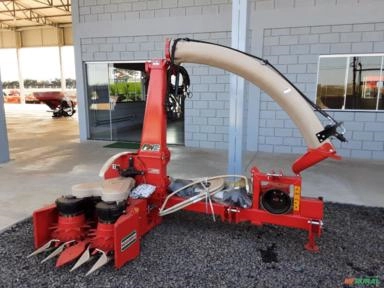 Colhedora de Forragem FTN 1000 - Nogueira Imagem Colhedora de Forragem FTN 1000 - Nogueira