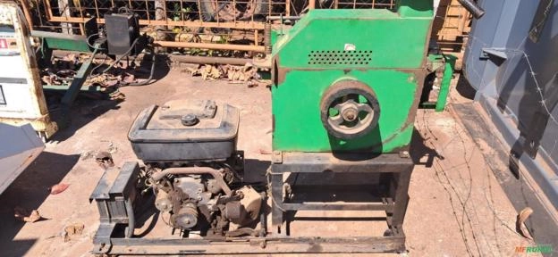 Ensiladeira Trapp ES650 com motor Vanguard 16HP partida elétrica Imagem Ensiladeira Trapp ES650 com motor Vanguard 16HP partida elétrica