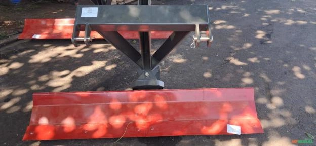 PLAINA TRASEIRA 1,8Om NIVELADORA HIDRAULICA Imagem PLAINA TRASEIRA 1,8Om NIVELADORA HIDRAULICA